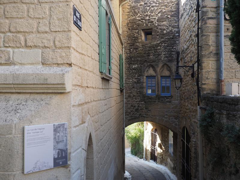 Rue de l'église dite rompe cul